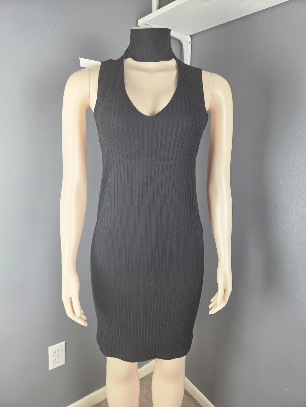 Black Ribbed V-Neck Sleeveless Bodycon Dress